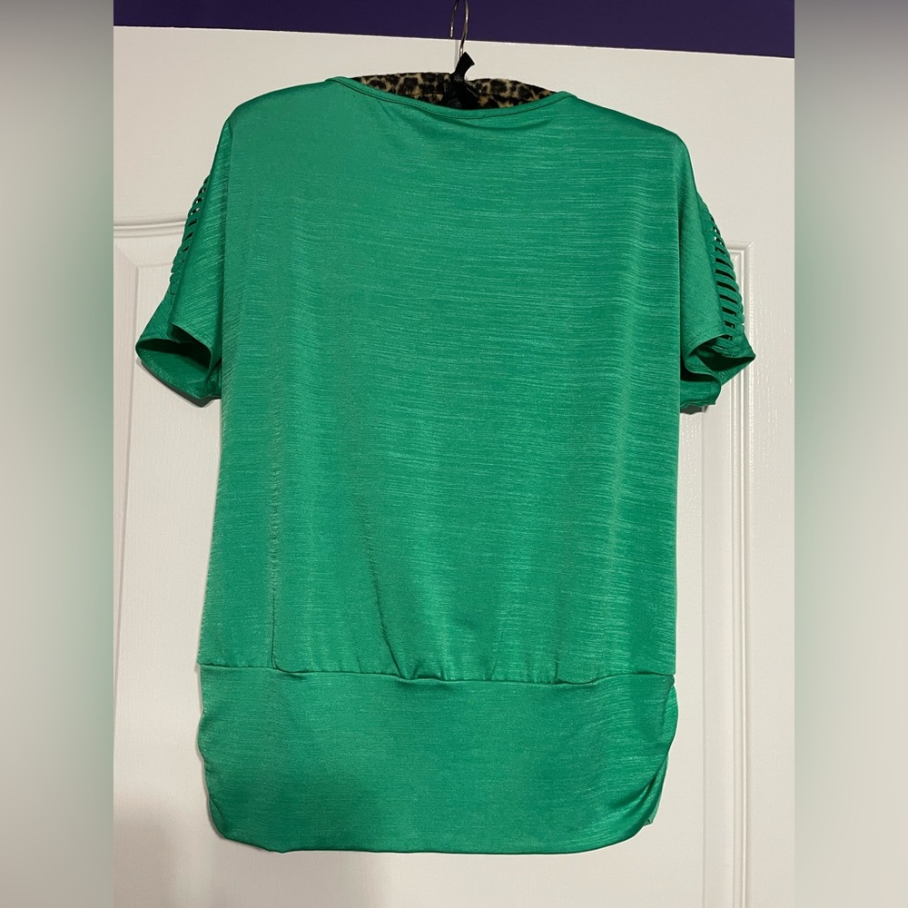 Women’s green AGB blouse size small - Picture 3 of 3